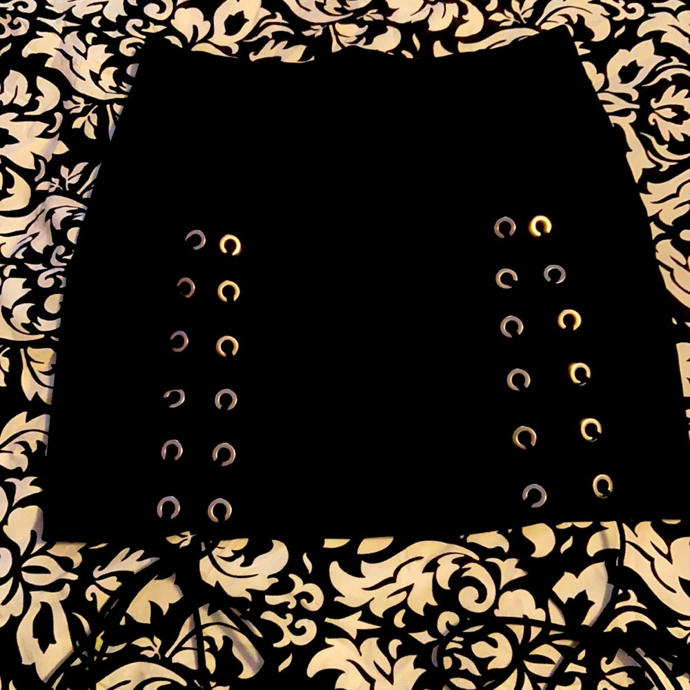 Black mini skirt size large. Runs small but very stretchy